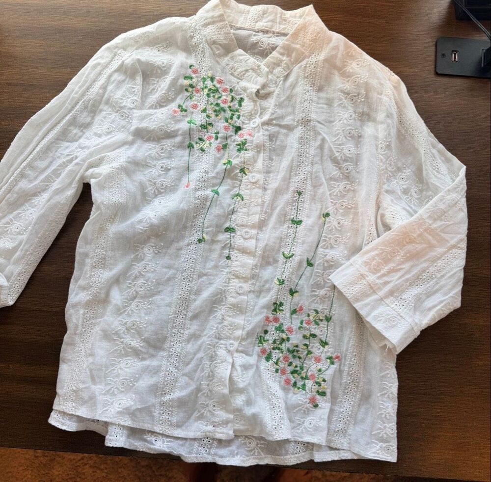 No Brand White Embroidered Floral Button Down Shirt Top Size Large Polyester